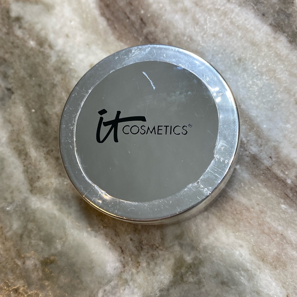 New - it COSMETICS BYE BYE PORES RICH color